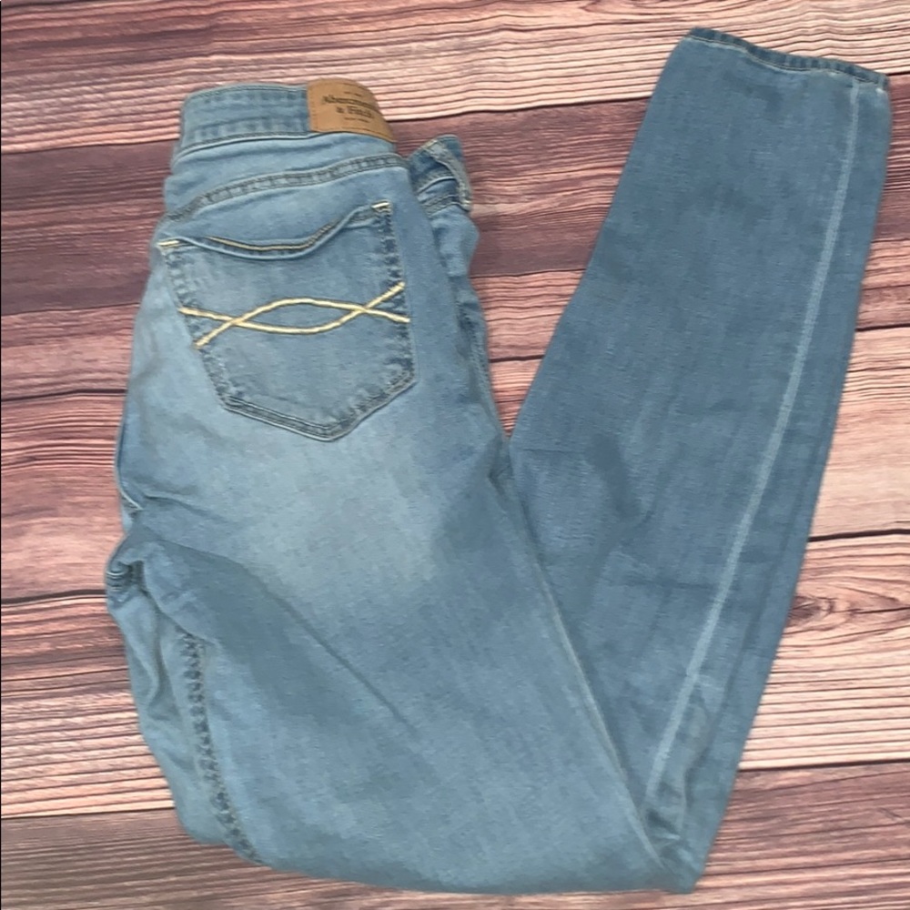 ABERCROMBIE JEANS SZ 6